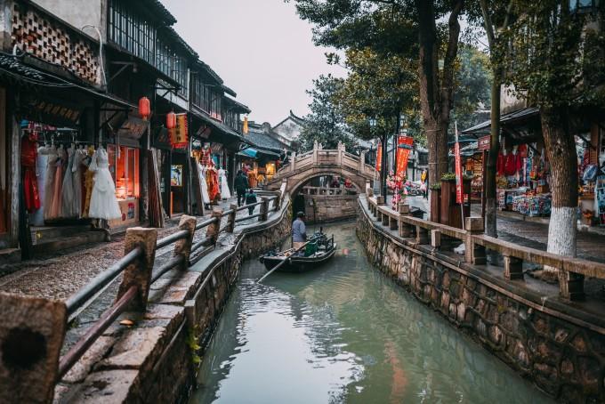 深度学习知识星球-迪丽热巴每次穿礼服都非常惊艳?她的日常穿搭衣品如何?,权威讲解AI技术与应用